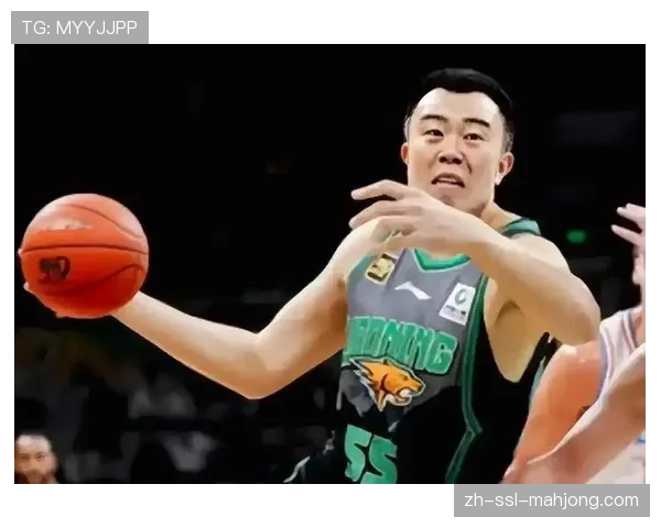 特写：老将韩德君完成生涯600场里程碑，赛后获赠定制纪念球衣