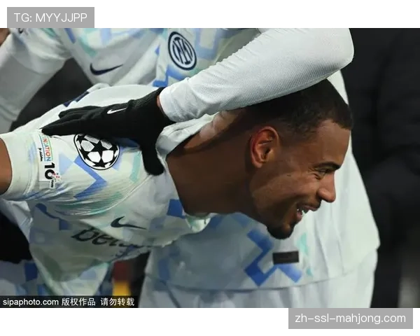 特写镜头:创生涯单月助攻新高后,国米边翼卫迪马尔科与球迷共同庆祝 特写镜头:创生涯单月助攻新高后,国米边翼卫迪马尔科与球迷共同庆祝